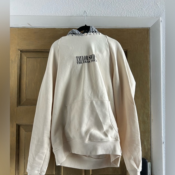 Taylor Swift Tops - Taylor Swift with crochet